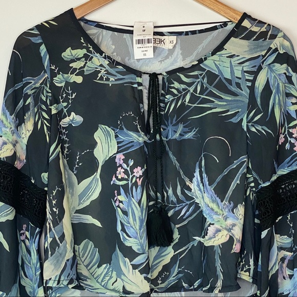 NWT LF Seek The Label Floral Balloon Sleeve Cropped  Blouse - Picture 5 of 9